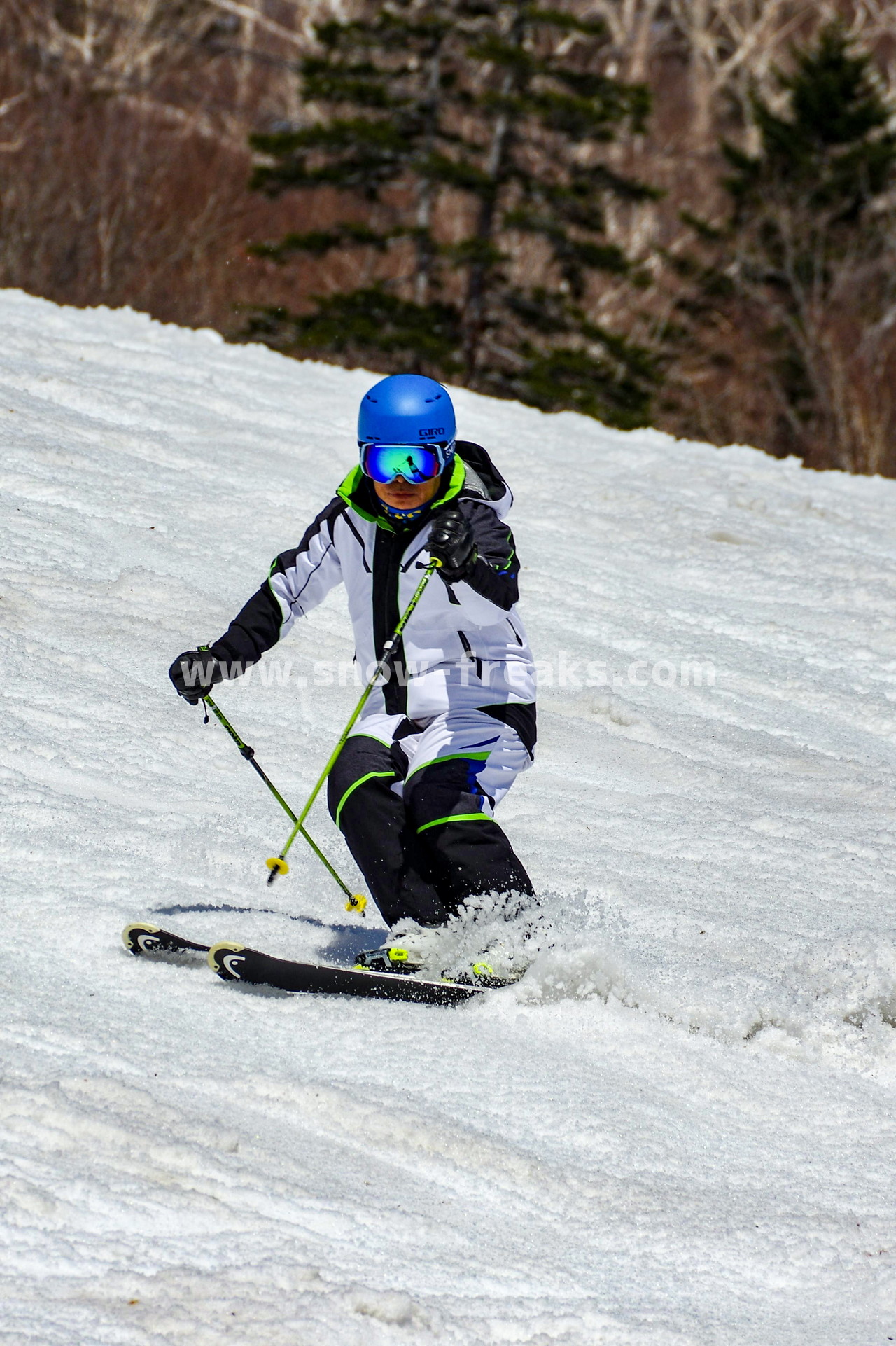 札幌国際スキー場 Mt.石井スポーツ ISHII SKI ACADEMY 校長・斉藤人之さんによる『斉藤塾』開講。本日のテーマは、「春雪！コブからスキーのたわみを楽しむ！！」(^^)v